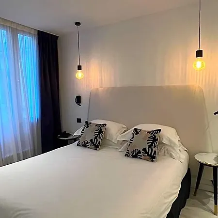Hotel Massena 3*