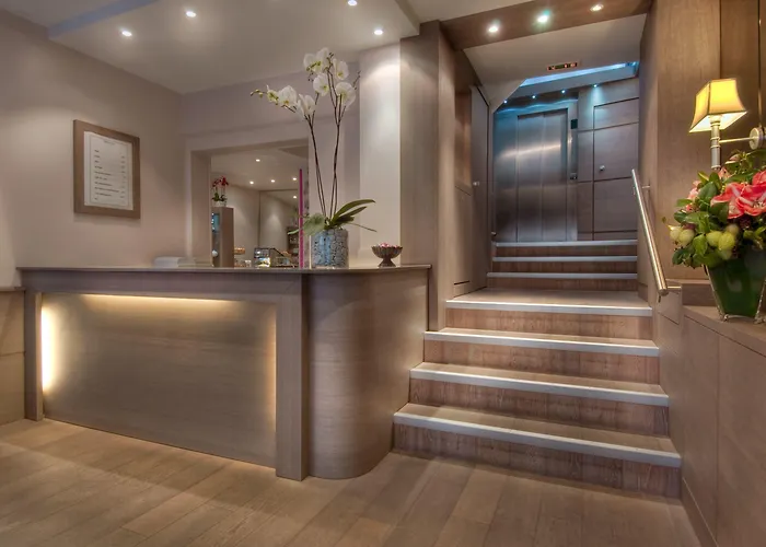 Отель Massena 3*