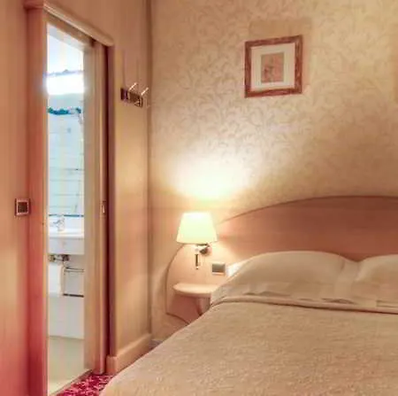 Massena 3* Paris